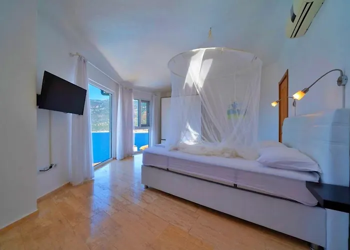 Вілла With Sea View And Pool Hans