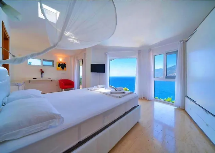 Вілла With Sea View And Pool Hans