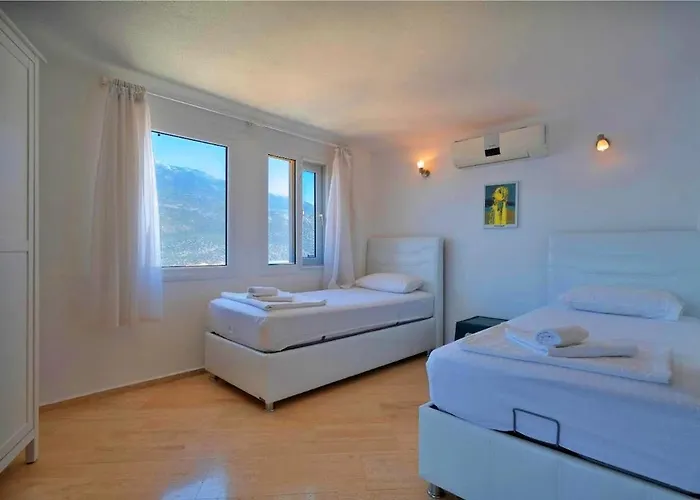 With Sea View And Pool Hans