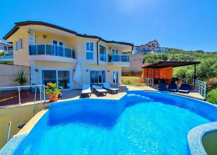 Вілла With Sea View And Pool Hans