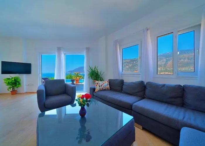 With Sea View And Pool Hans Вілла