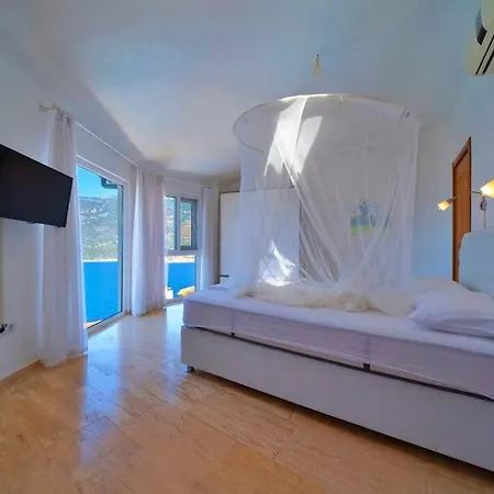 别墅 With Sea View And Pool Hans